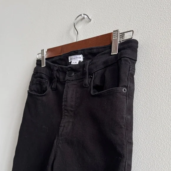 Good American NEVER FADES GOOD PETITE STRAIGHT JEANS - Picture 10 of 15